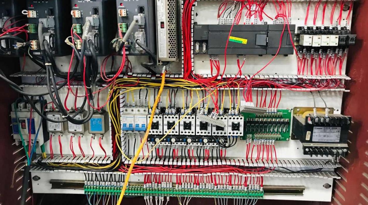 億維運(yùn)動(dòng)控制CPU286在切紙機(jī)上的應(yīng)用 億維運(yùn)動(dòng)控制CPU286在切紙機(jī)上的應(yīng)用